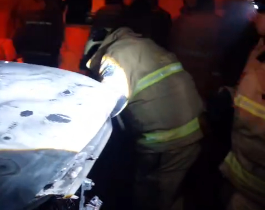 Parkir di Teras Rumah, Mobil Wuling di Lakarsantri Surabaya Mendadak Terbakar dan Meledak
