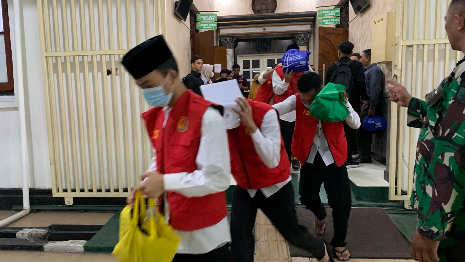 12 Terdakwa Kasus LGBT di Surabaya Cabut Seluruh BAP