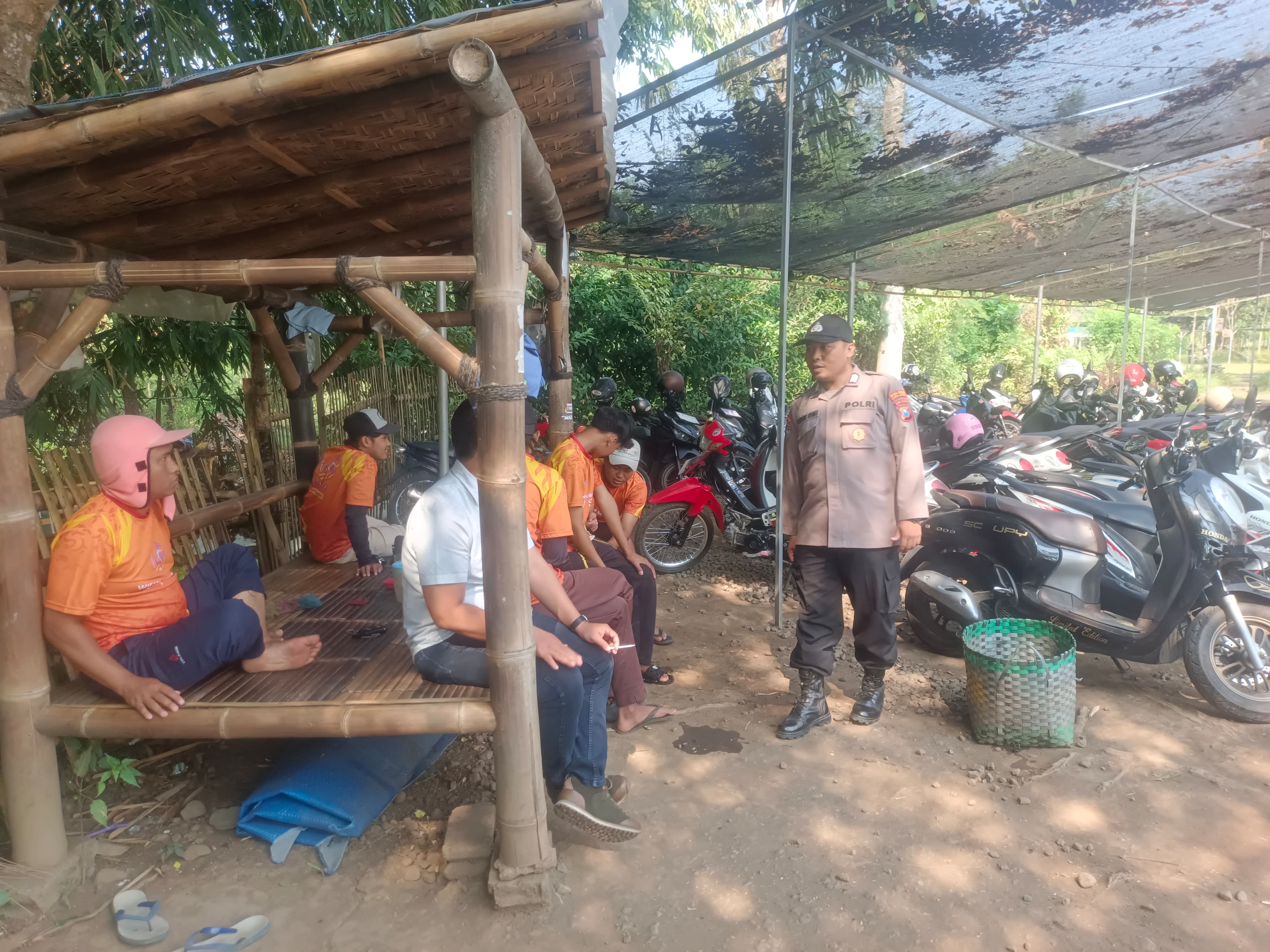 Bhabinkamtibmas Polsek Sumbersuko Ajak Warga Tingkatkan Kewaspadaan dan Peduli Kamtibmas