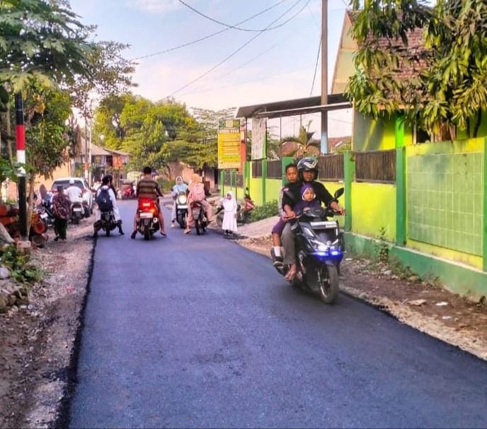 Masyarakat Bersukacita Sambut Pengerjaan Jalan Aspal Berkat Program TMMD ke-124 Kodim 0824/Jember