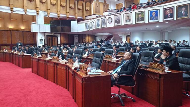 Rapat Paripurna DPRD Surabaya Tetapkan Pembentukan Pansus untuk Bahas Tiga Raperda Inisiatif