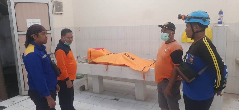 Mayat Perempuan Muda Ditemukan Mengapung di Sungai Sampean Lama Situbondo