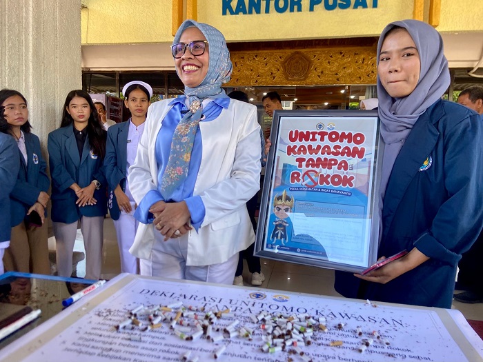 Unitomo Deklarasi Kampus Bebas Rokok, Siapkan Sanksi hingga Tim Yustisi