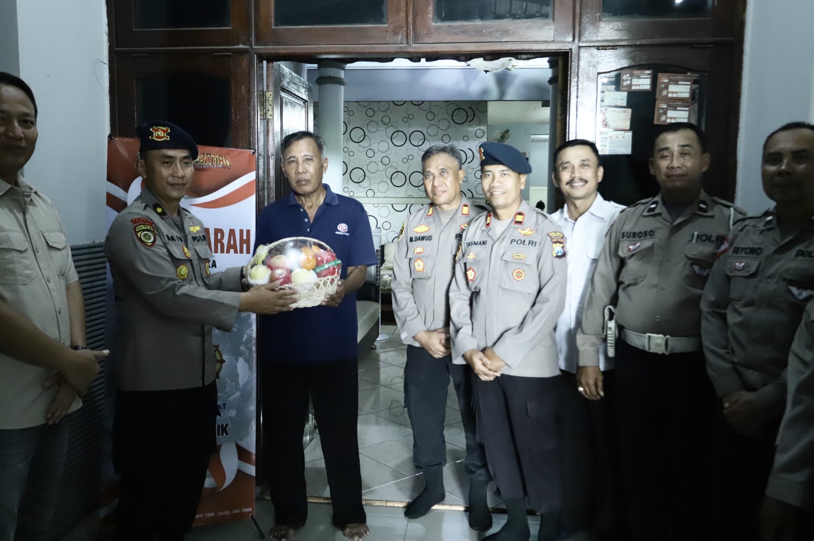 Jelang HUT Ke-80 Brimob, Polres Gresik Bangun Kebersamaan Lewat Anjangsana ke Purnawirawan