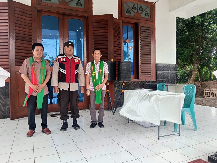 Polsek Krembung Amankan Ibadah Gereja Kristen Jawi Wetan di Sidoarjo