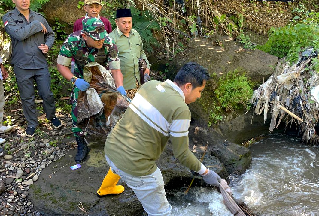 Kodim 0818 Malang-Batu Jaga Mata Air, Lakukan Penghijauan serta Bersihkan Aliran Sungai