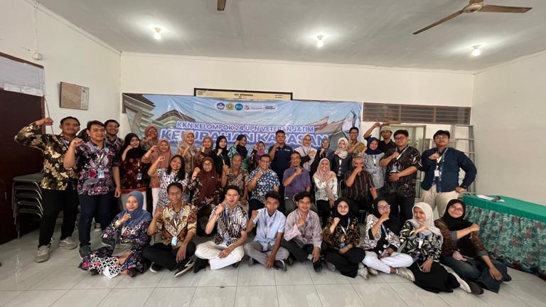 Tingkatkan Perekonomian, Mahasiswa UPN Veteran Ajak Pelaku UMKM Kelurahan Kapasan Surabaya Melek Teknologi