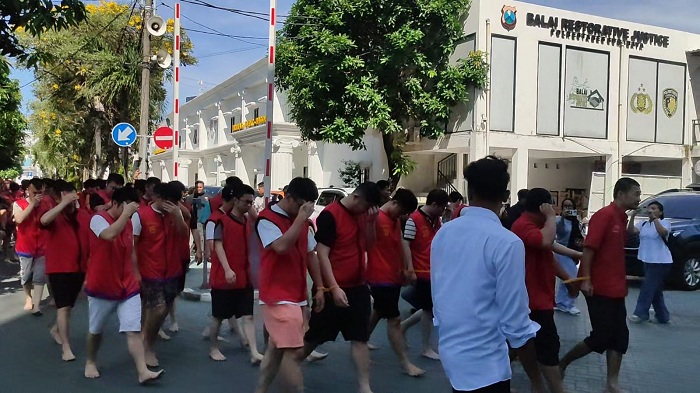 Markas Scamming di Surabaya Dibongkar, 44 Tersangka Mayoritas WNA Diborgol