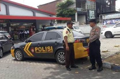 Patroli Rutin, Polsek Karangpilang Jamin Keamanan Pengunjung Pusat Perbelanjaan