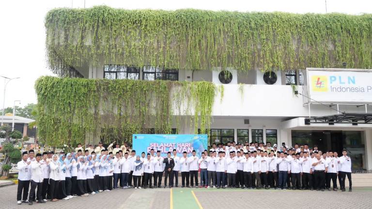 PLN Indonesia Power UBP Grati Kobarkan Semangat Hari Pahlawan Lewat Upacara Bendera