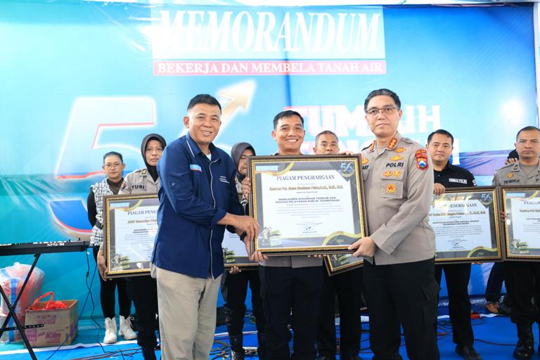 Kapolresta Banyuwangi Raih Penghargaan Manajemen Keuangan Terbaik dan Inovasi Pelayanan Publik