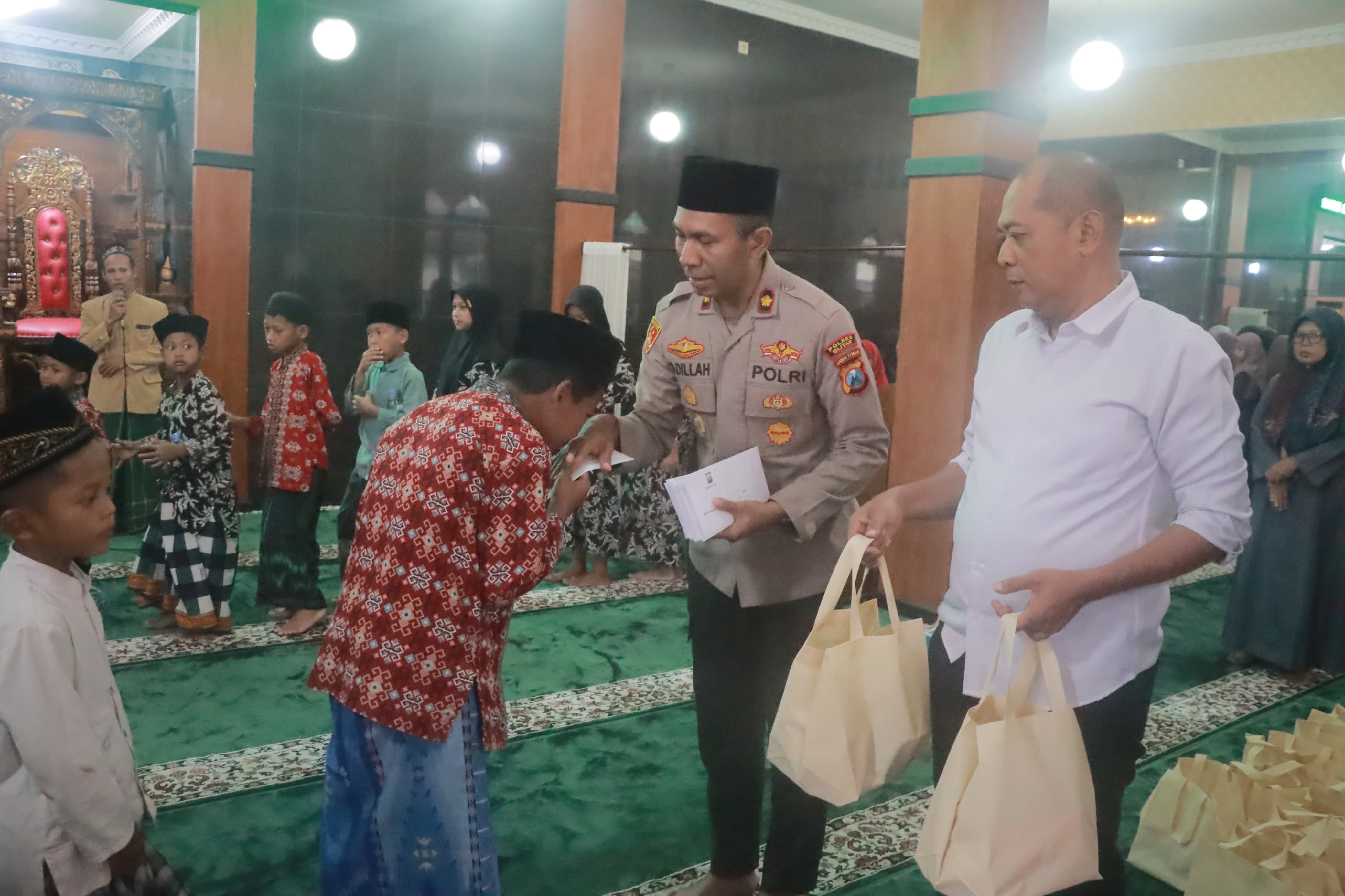 Polres Blitar Gelar Santunan Anak Yatim Pondok Mambau’ul Ihsan