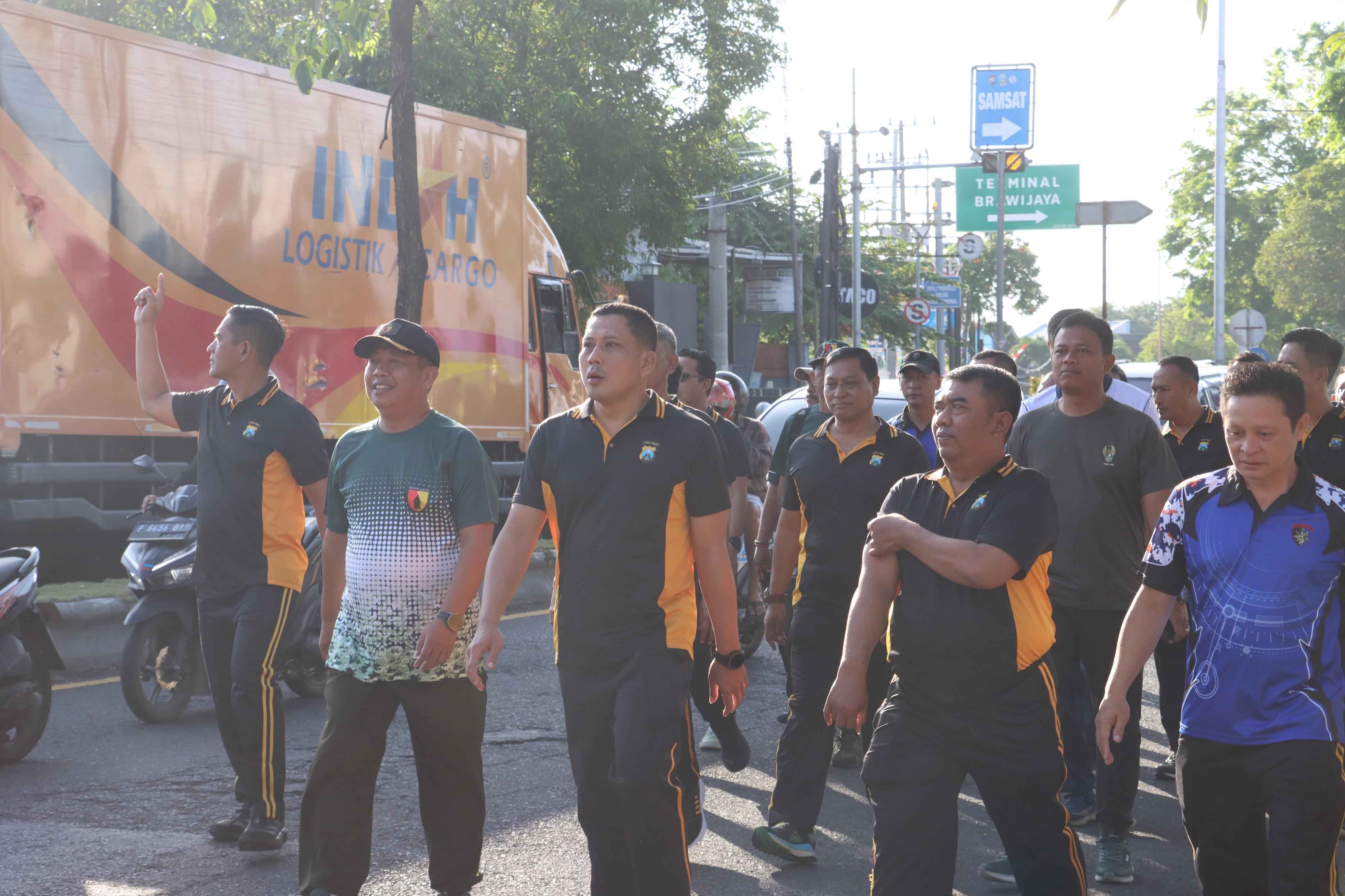 Polresta Banyuwangi Olahraga Bareng TNI dan Bhayangkari Meriahkan HUT Ke-80 RI