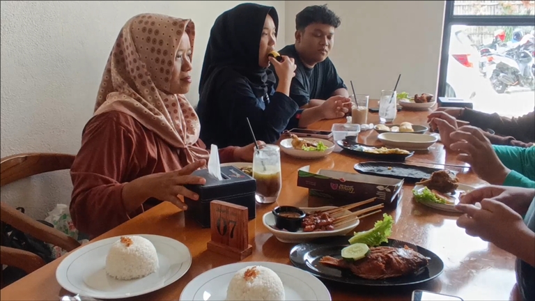 Libur Lebaran Untungkan UMKM, Timus Goreng Karanganyar hingga Nanas Subang Diburu Pemudik