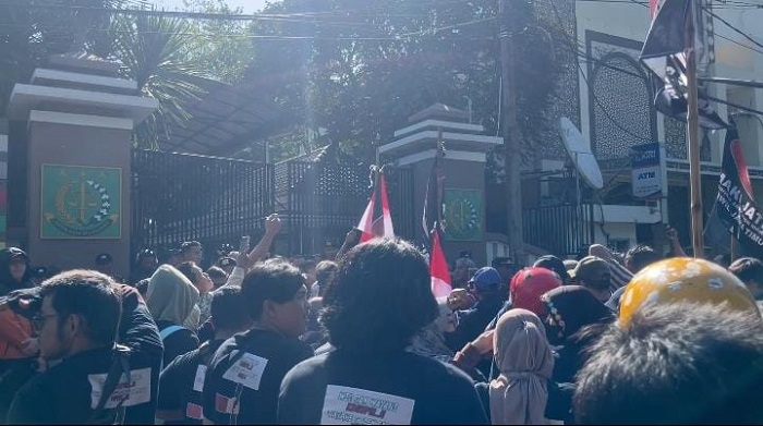 Demo di Kejati Jatim, MAKI Ingatkan Dugaan Kasus Jampidsus Tak Terulang