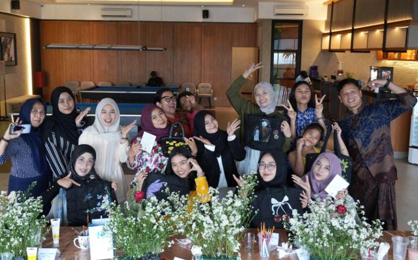 Aston Gresik Gelar 'Puffy Bag Art Class', Dukung UMKM dan Ajak Generasi Muda Berkreasi Positif