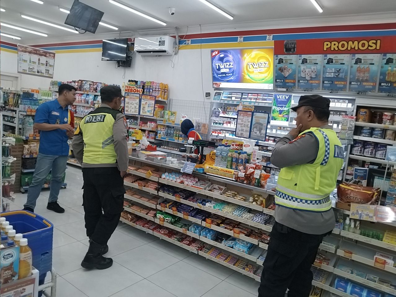 Polisi Ngawi Gelar Patroli di Gerih, Hadirkan Rasa Aman Bagi Warga