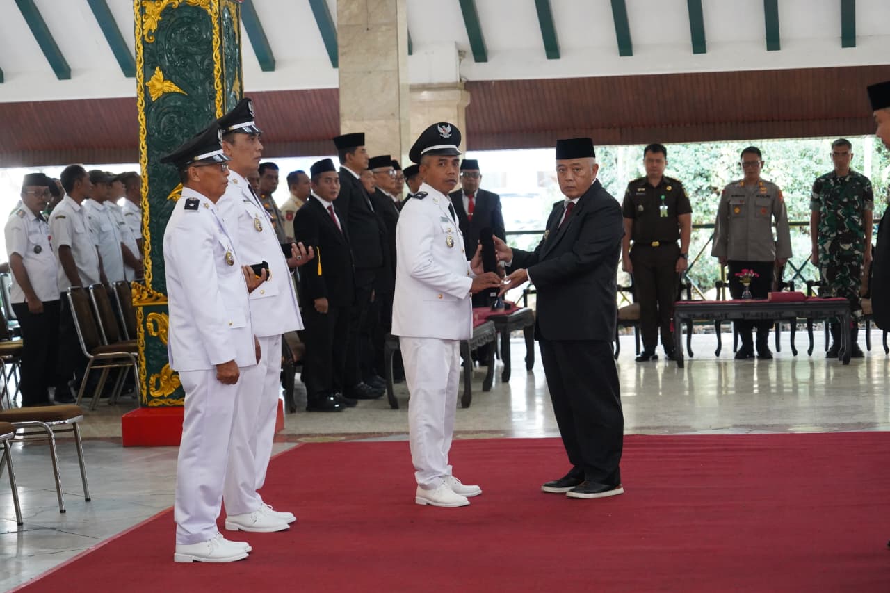 Bupati Sanusi Lantik Tiga Kades Hasil Pemilihan Antar Waktu