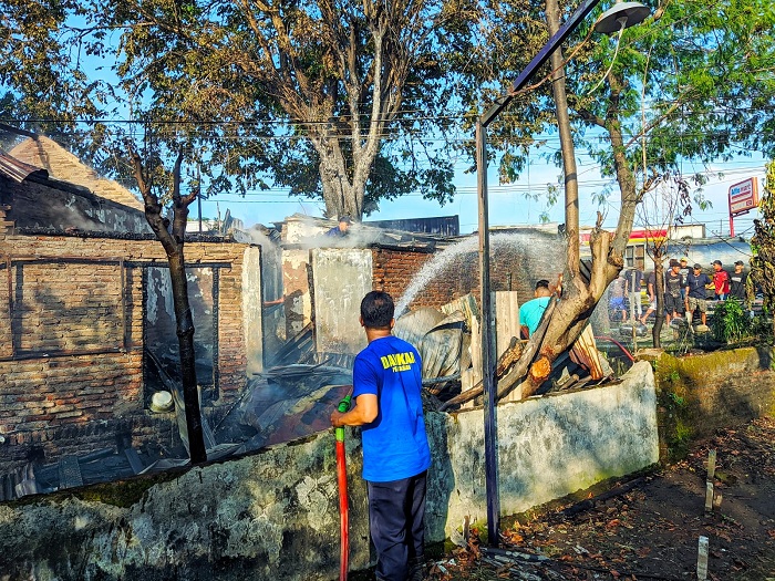 Akibat Korsleting, Rumah dan 2 Bedak di Gempol Pasuruan Jadi Arang 