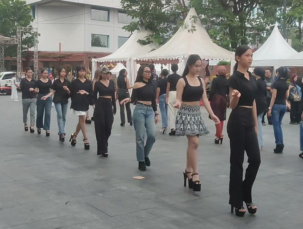 Surabaya Fashion Festival 2025 Dihadiri 131 Designer dari SMKN 6 Surabaya