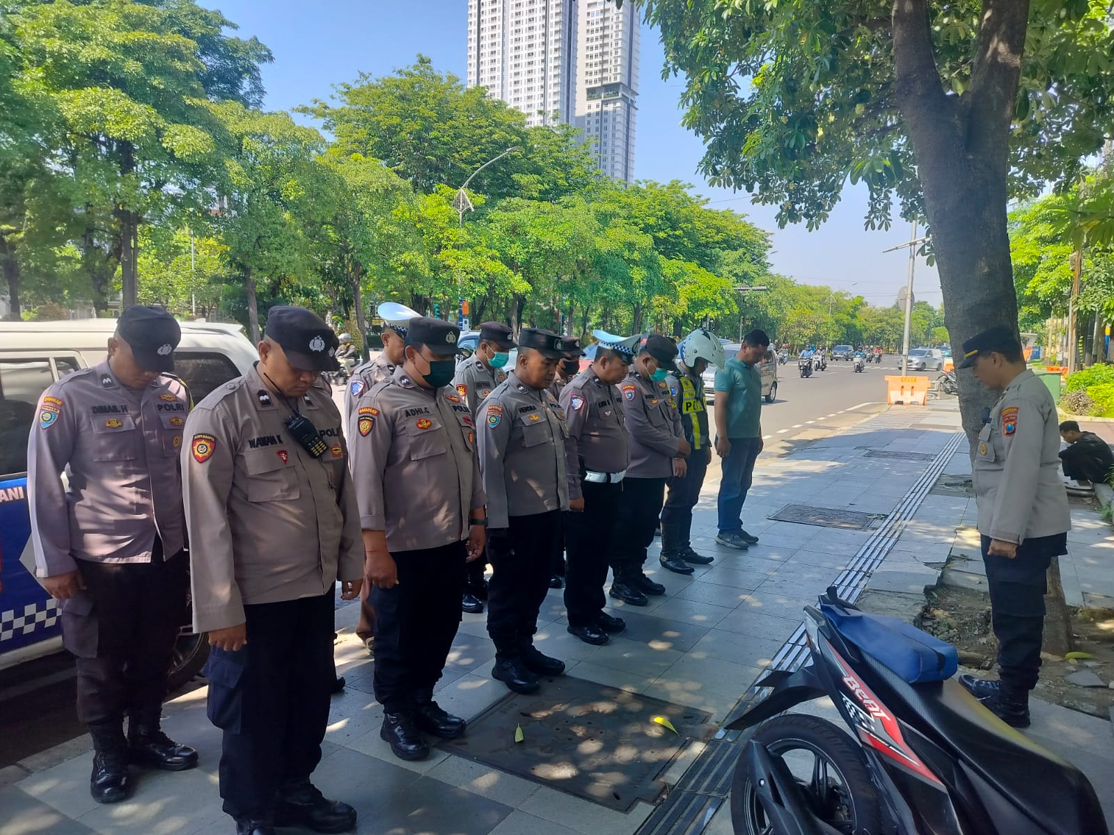 Polsek Gayungan Kawal Aksi Unjuk Rasa Pantau di Mapolda Jatim