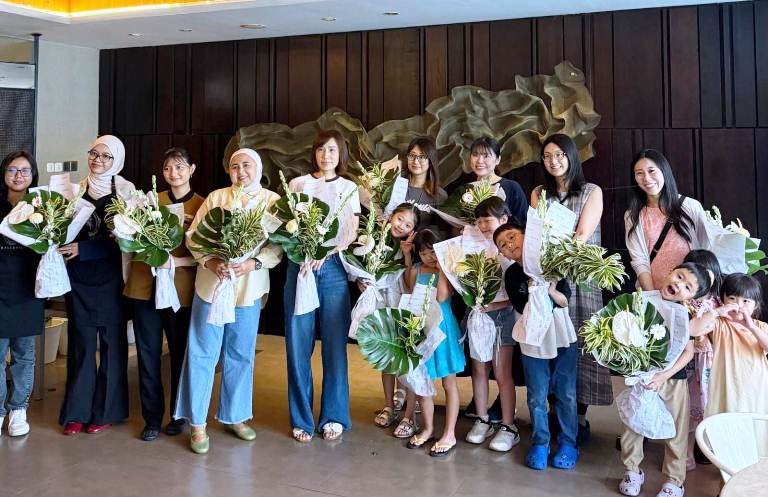 Ascott Waterplace Surabaya Rayakan International Women’s Day dengan Workshop Merangkai Bunga