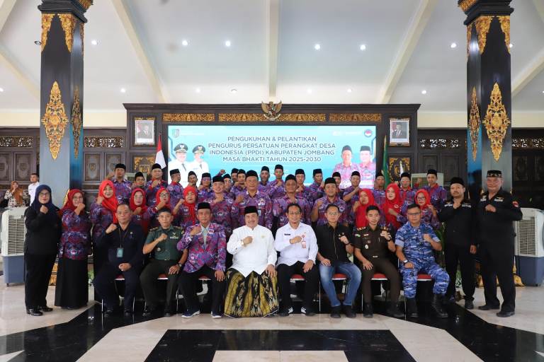 Bupati Warsubi Lantik Pengurus PPDI Jombang Periode 2025–2030