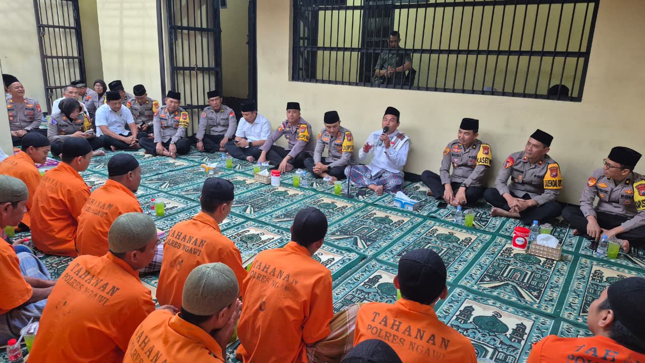 Kapolres Ngawi Buka Bersama Tahanan, Hadirkan Tausiyah Penuh Makna