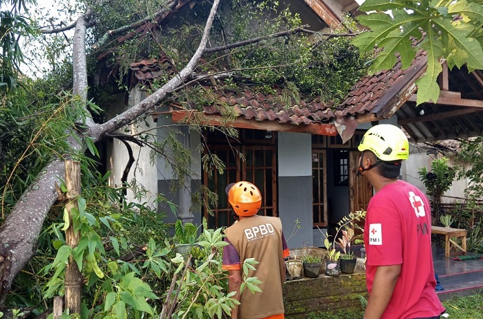 Urek Urek Gondanglegi Diterjang Puting Beliung, Empat Rumah Rusak