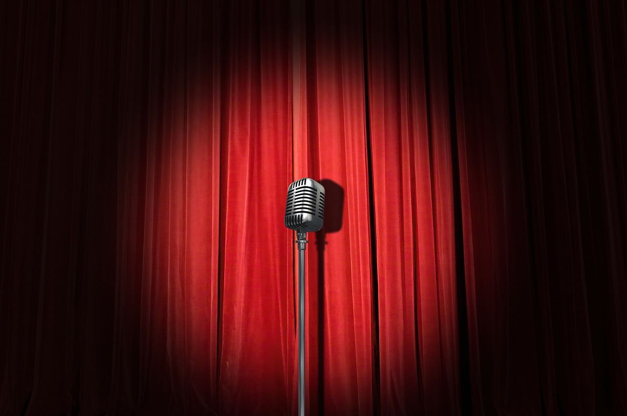 Buat Kalian yang Mau Terjun ke Dunia Stand Up Comedy, Berikut Beberapa Teknik dalam Stand Up Comedy