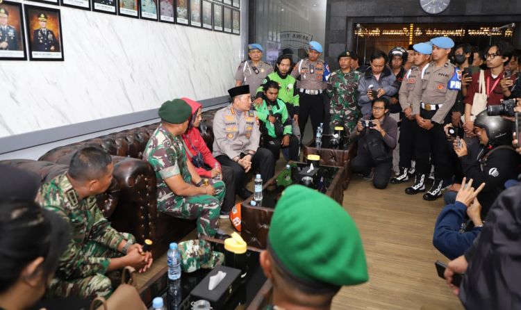 Kapolresta Malang Kota Ucapkan Maaf kepada Pengunjuk Rasa