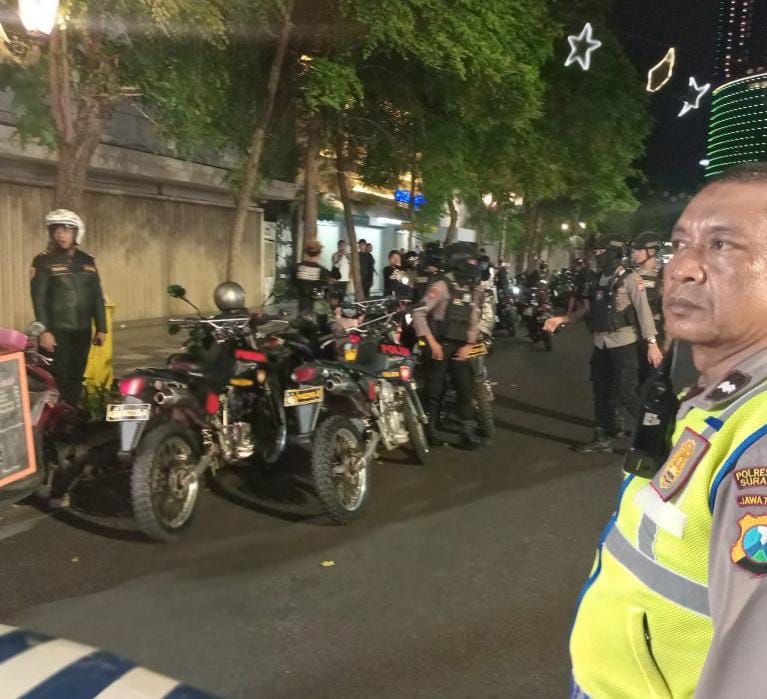 Patroli Gabungan Polsek Rayon 2 Bubarkan Remaja Nongkrong di Jalan Tunjungan