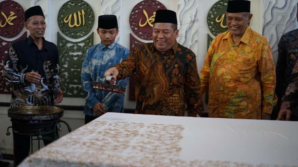 Wabup Jombang Apresiasi Kreativitas Robotik dan Batik Santri SMP Al Furqan MQ Tebuireng 
