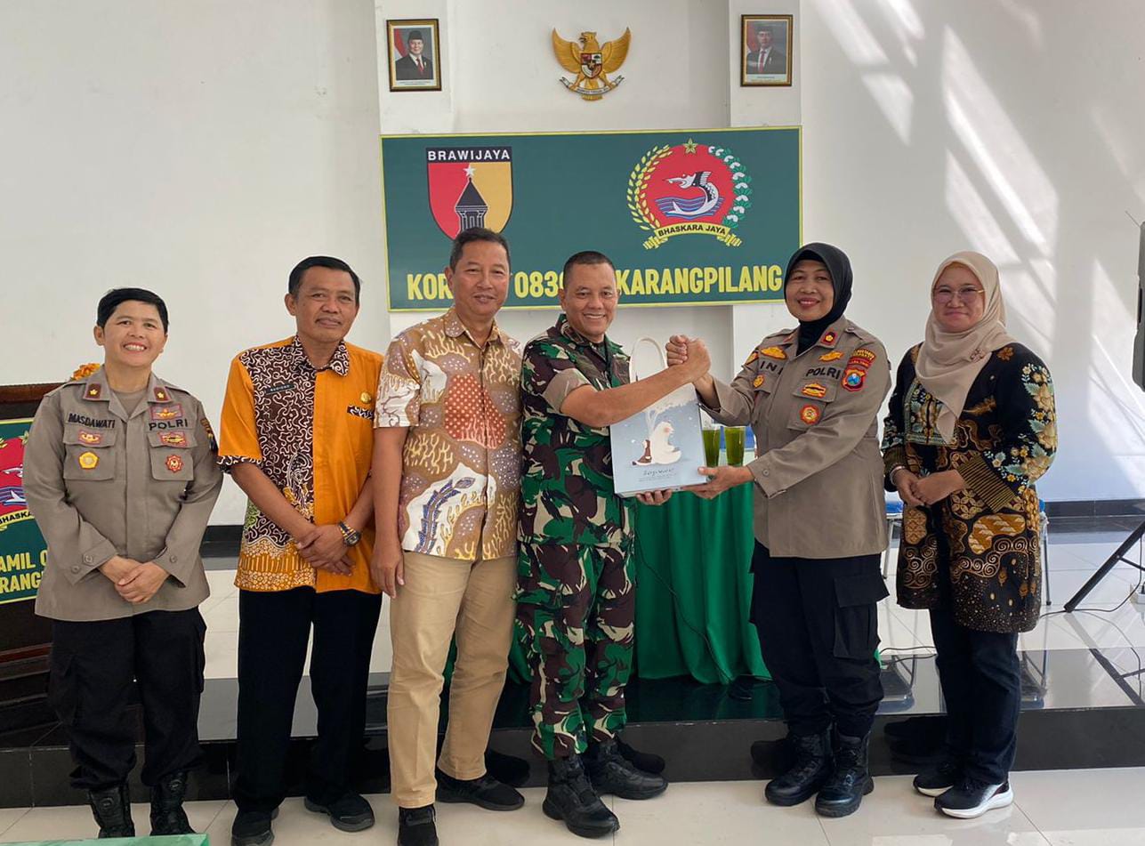 Polsek Karang Pilang Hadiri Pisah Sambut Danramil 0830/19, Sinergi Forkopimcam Terus Terjalin