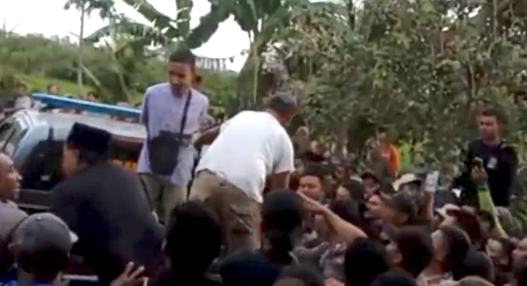 Hendak Curi Motor untuk Biaya Istri Melahirkan, Badut di Jember Dihajar Massa