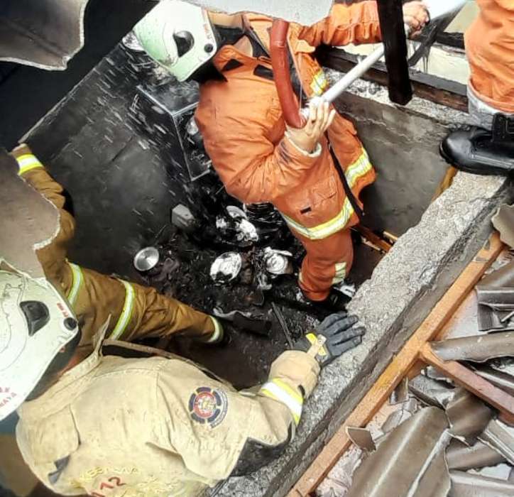 Ditinggal Masak, Atap Dua Rumah di Bulak Banteng Surabaya Terbakar