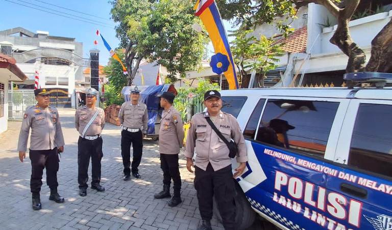 Kapolsek Sawahan Pimpin Patroli Jaga Keamanan Pemukiman Warga dari Aksi Kriminal