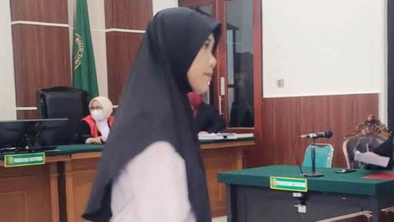 Jual Ganja via ShopeePay, Perempuan Surabaya Didakwa Pasal Berlapis