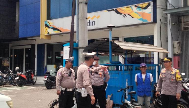 Polsek Lakarsantri Gelar Patroli Presisi di Sentra Perbankan Surabaya