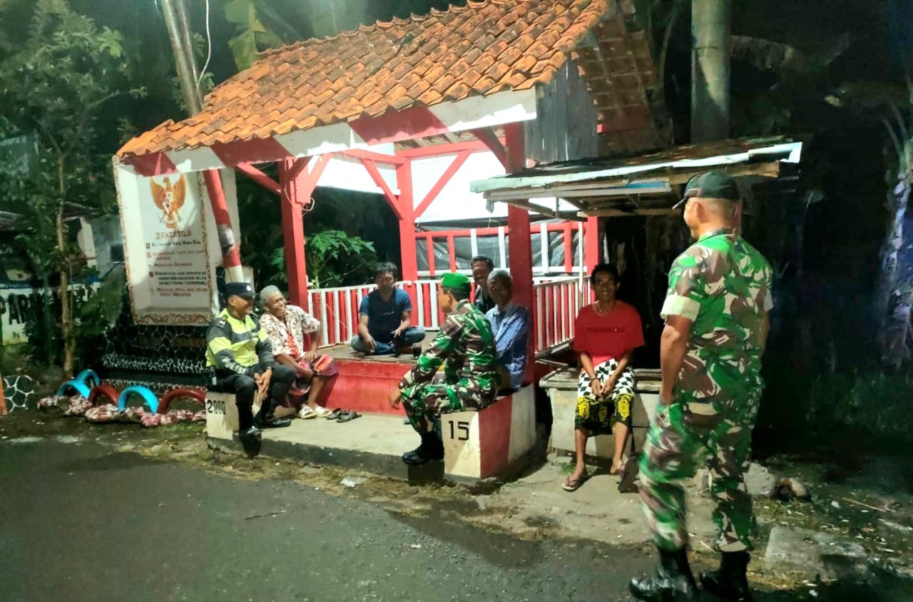 Polsek Klakah Perkuat Patroli Malam, Jalin Kemitraan dengan Warga