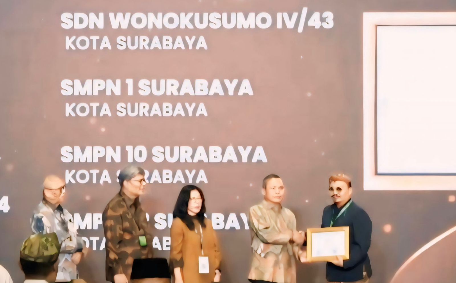 Wujudkan Lingkungan Sekolah Tetap Asri, SDN Wonokusumo IV Surabaya Diganjar Adiwiyata Nasional 2024