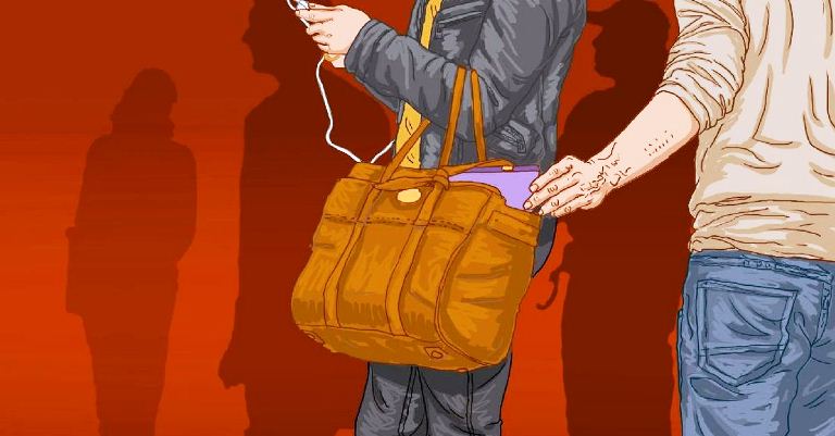 Aksi Copet di Stasiun Gubeng Baru Terekam Kamera, Polisi Lacak Pelaku Lewat HP Korban