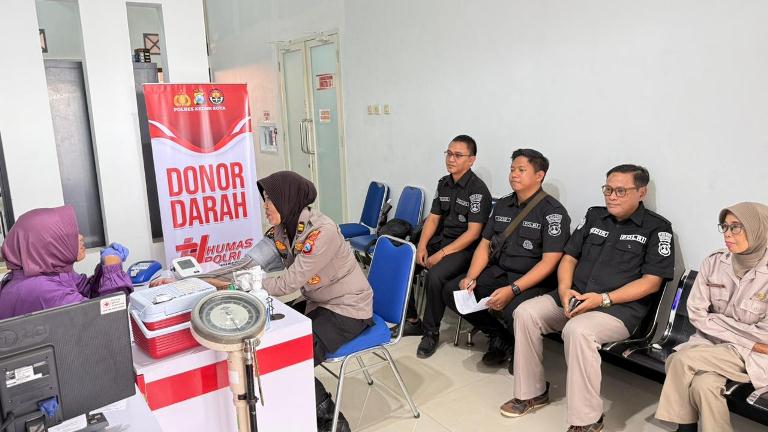 Hari Jadi ke-74, Humas Polres Kediri Kota Gelar Donor Darah: Wujud Polisi Humanis dan Peduli Sesama