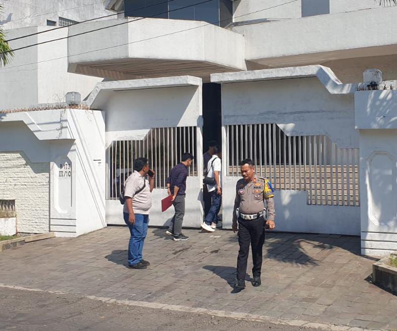 Kapolsek Mulyorejo Siaga Penuh Jelang Aksi Buruh di Kediaman David Siemens