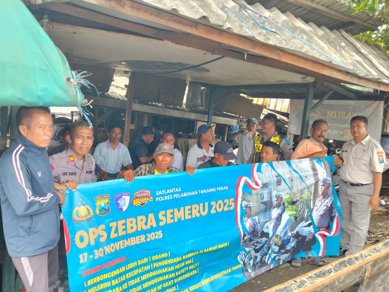 Edukasi Tertib Lalu Lintas, Polsek Asemrowo Sasar Sopir Pikap Dupak Rukun Sosialisasi Operasi Zebra Semeru 202