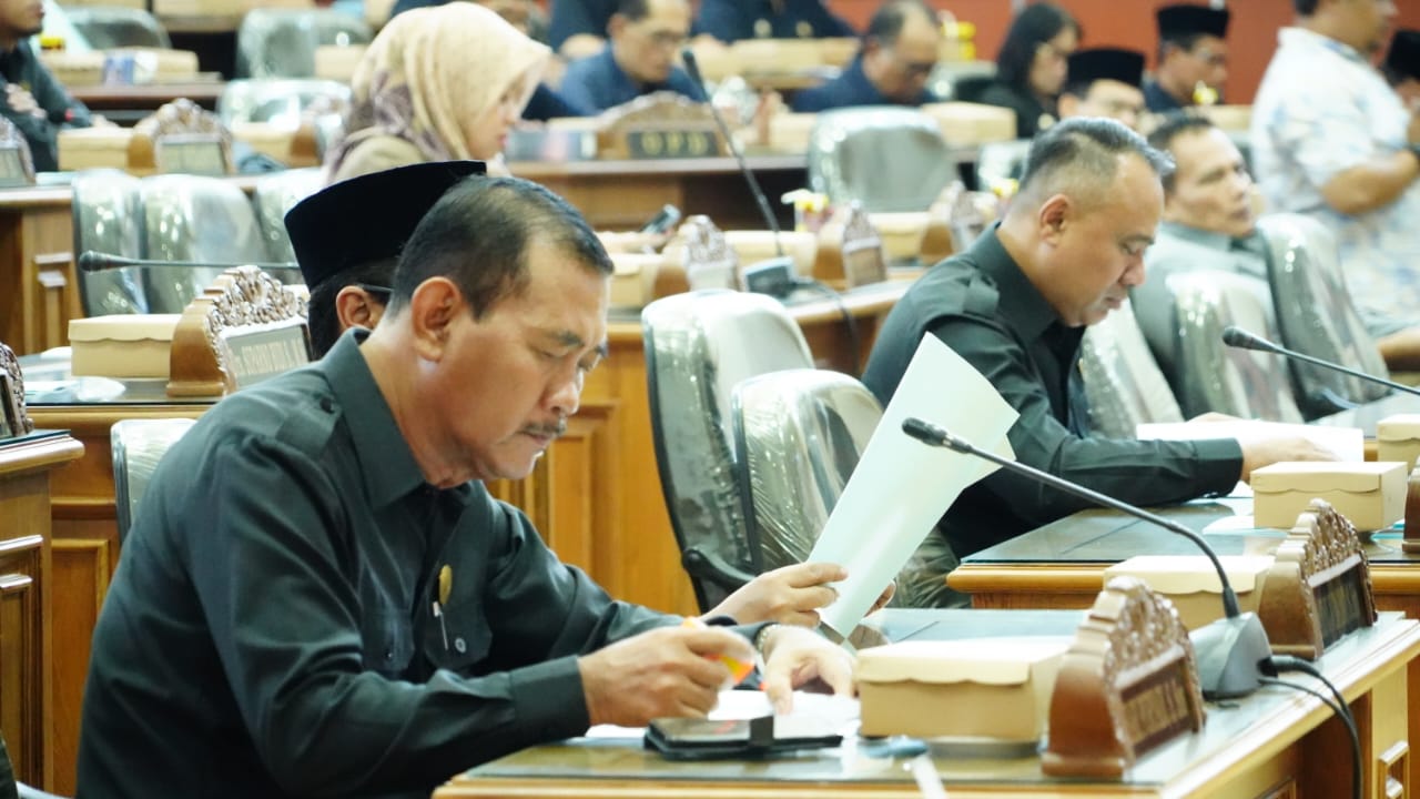 Anggaran Pakaian-Atribut 45 Anggota DPRD Kabupaten Madiun Terpilih Rp 599,9 Juta