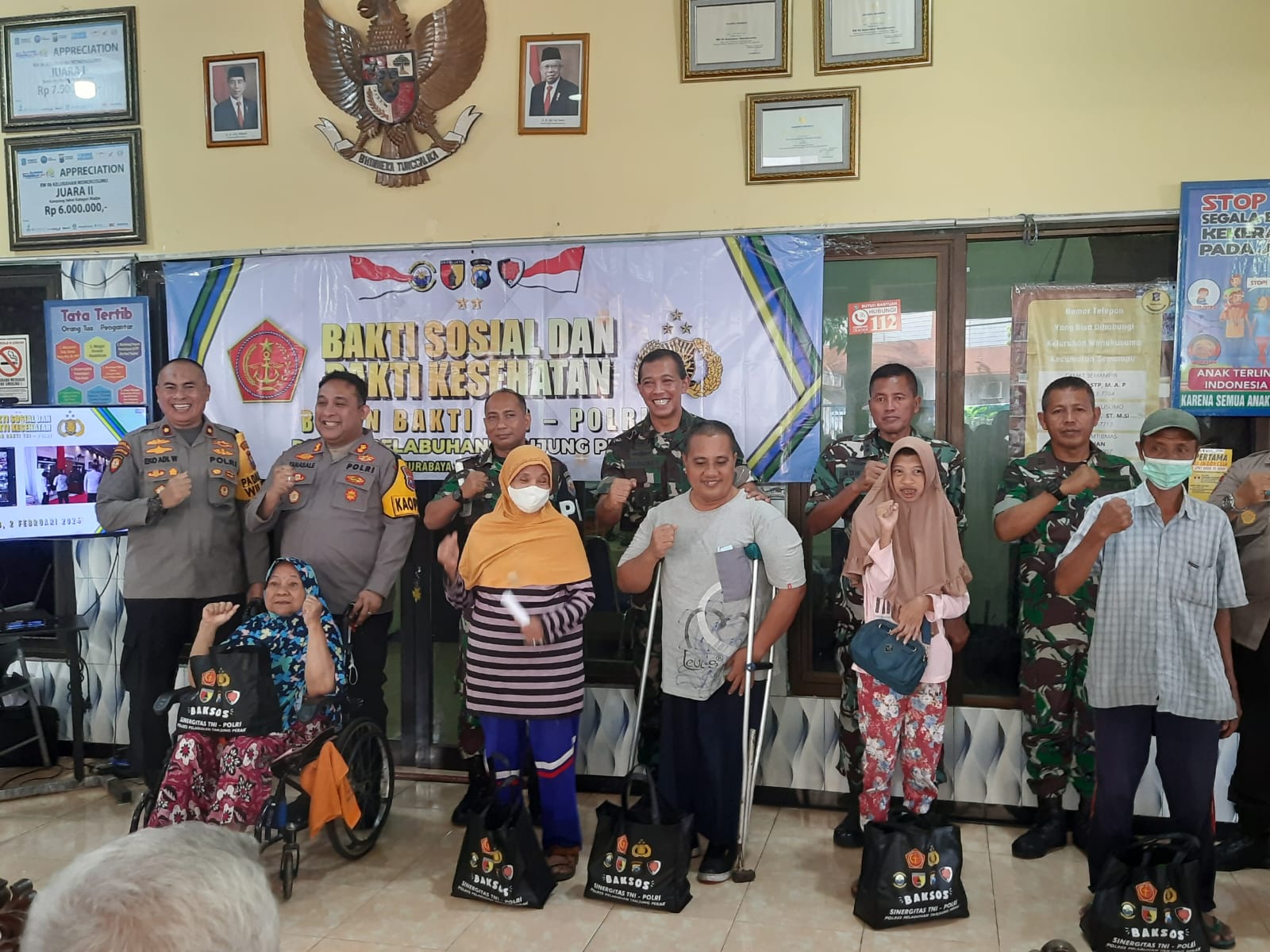 Polres Pelabuhan Tanjung Perak Gelar Bakti Kesehatan dalam Rangka Bulan Bakti TNI-Polri