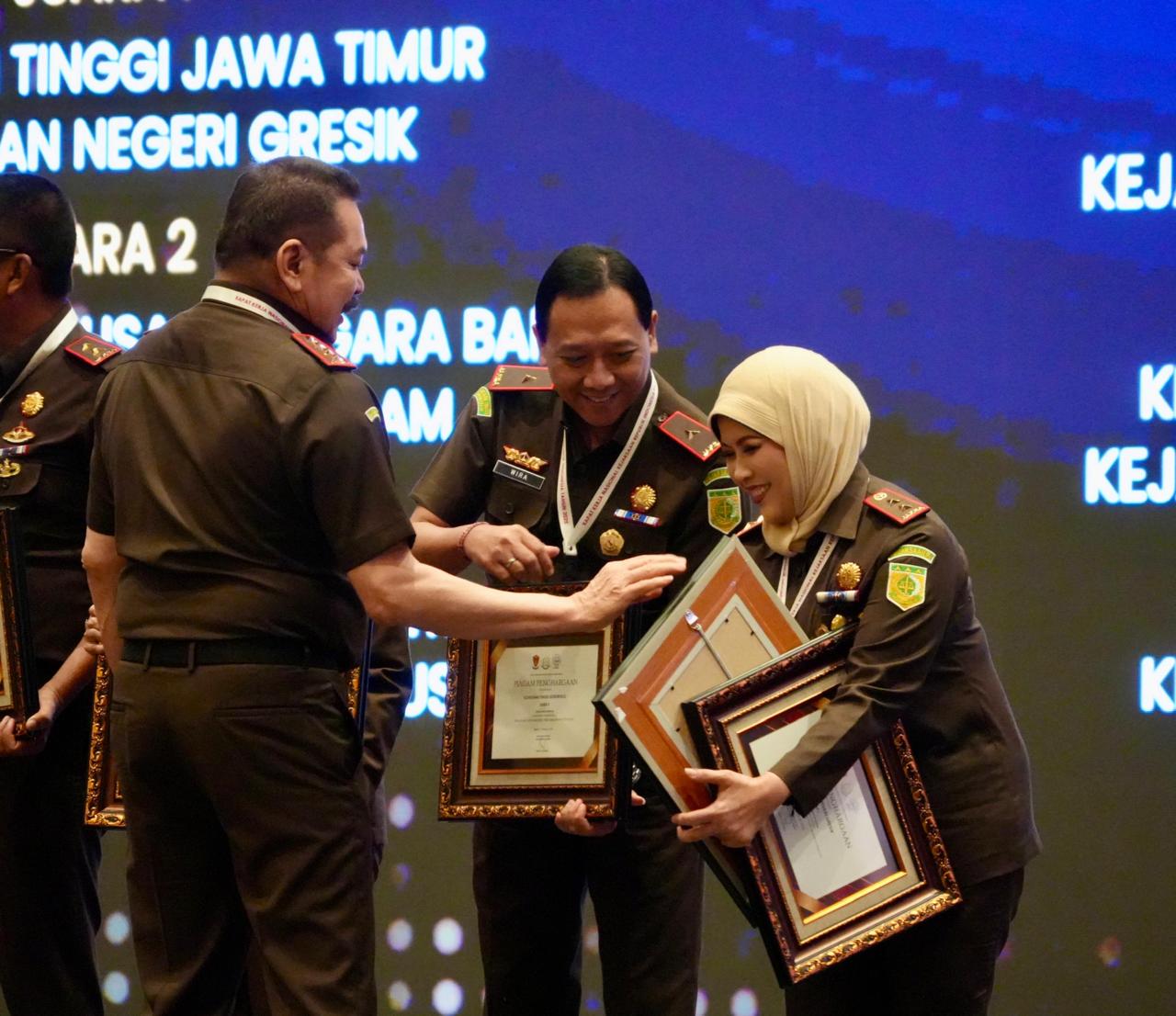 Kejati Jatim Borong Juara I Video Restorative Justice dan Mars Jam Pidum Terbaik