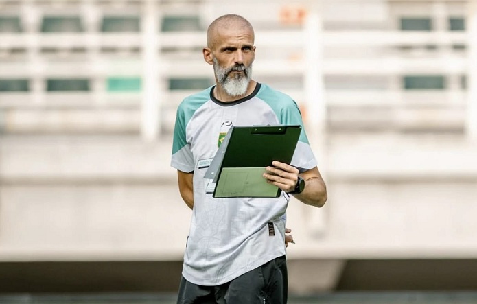 Jajaran Pelatih Persebaya Campuran Eropa, Asia, dan Lokal untuk Musim 2025/2026