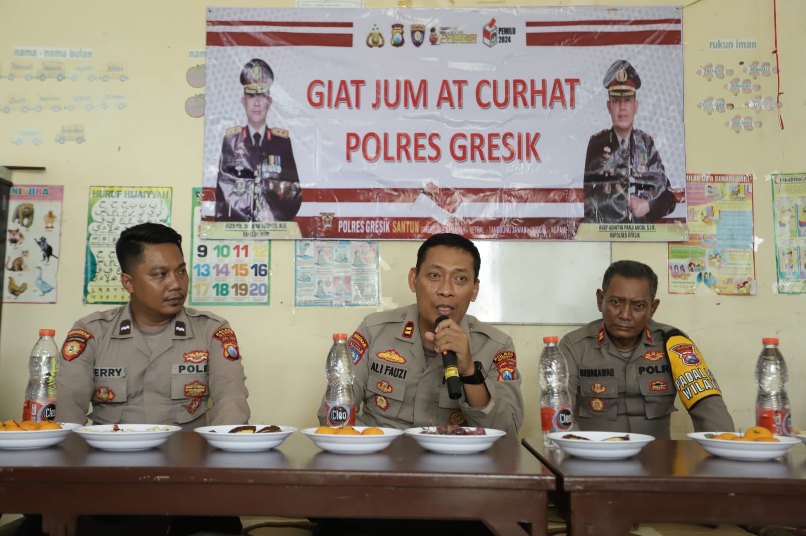 Polres Gresik Sampaikan Aturan Lalulintas Secara Door to Door di Duduksampeyan